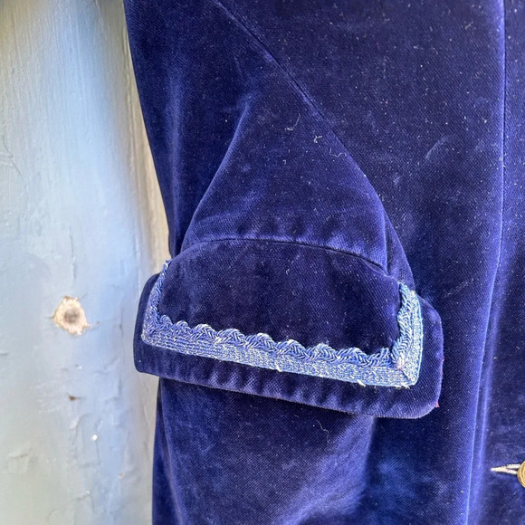 Gorgeous Vintage  Blue Velvet Coat, size approx 6 - Picture 10 of 16